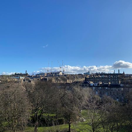 New Town Apartment With Castle View 爱丁堡 外观 照片