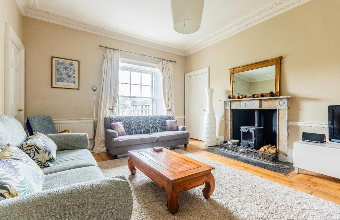 New Town Apartment With Castle View 爱丁堡 外观 照片