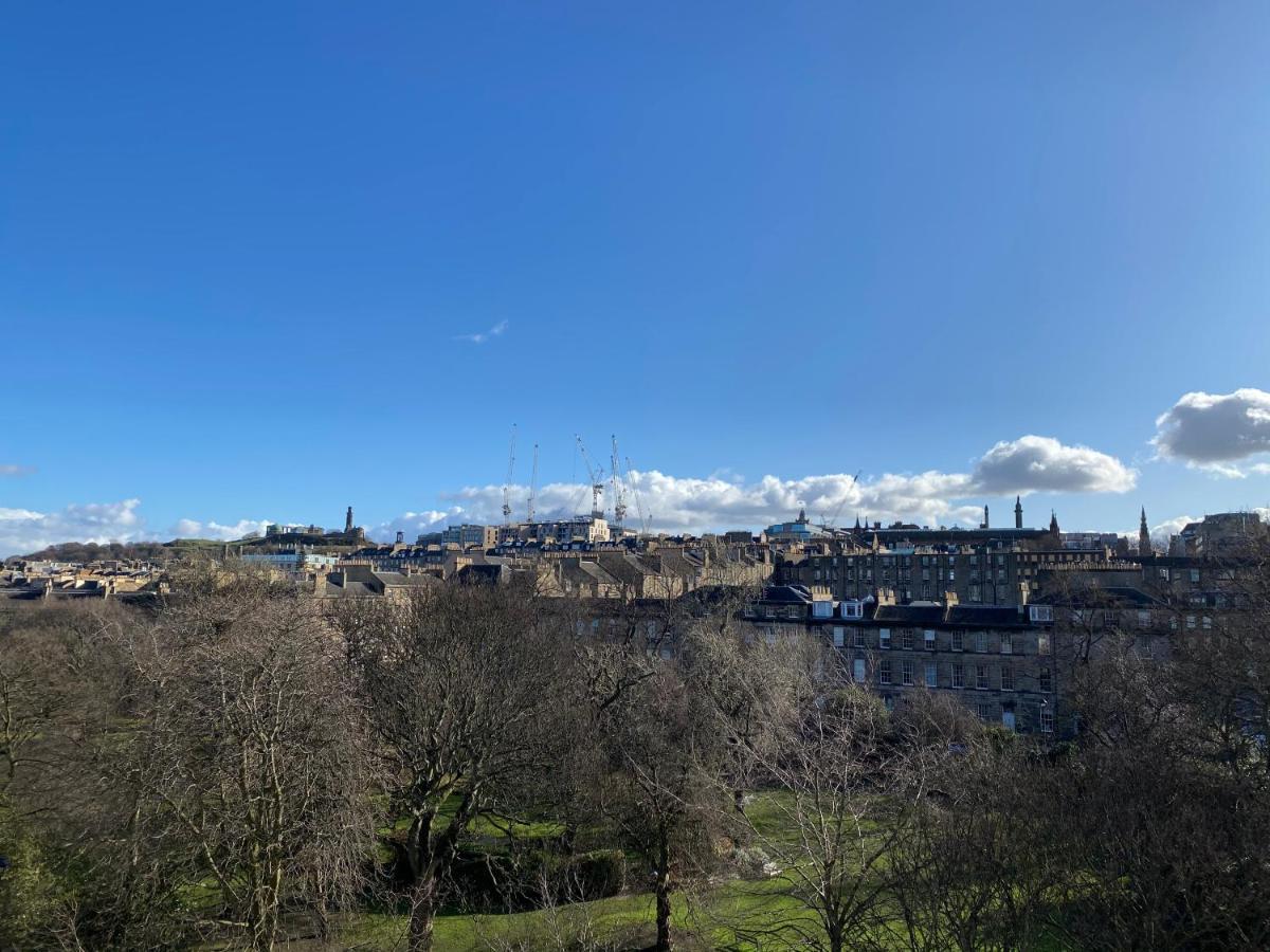 New Town Apartment With Castle View 爱丁堡 外观 照片