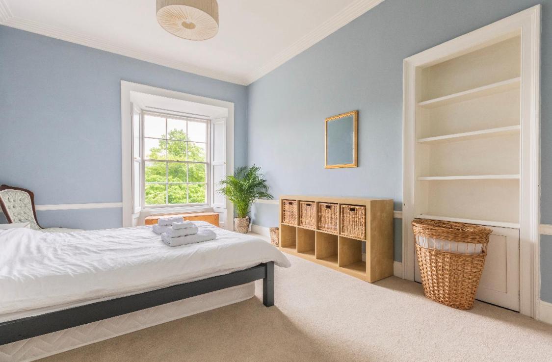New Town Apartment With Castle View 爱丁堡 外观 照片