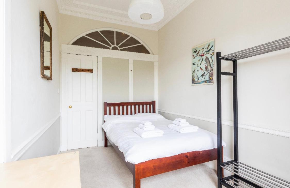 New Town Apartment With Castle View 爱丁堡 外观 照片