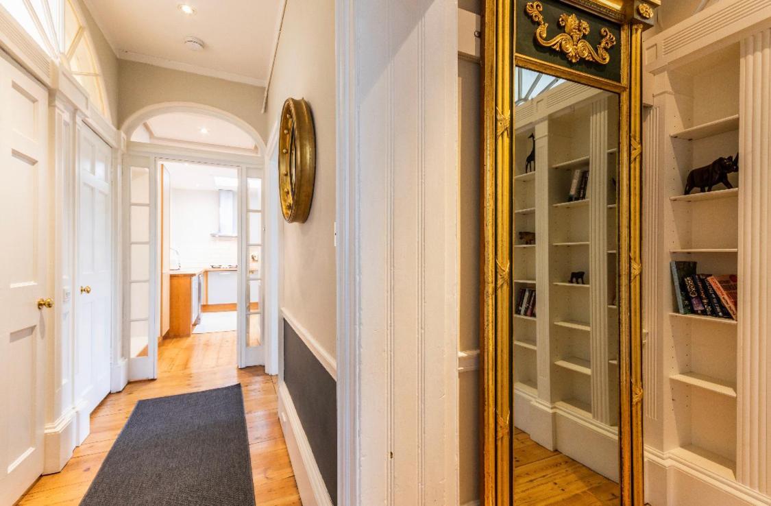 New Town Apartment With Castle View 爱丁堡 外观 照片